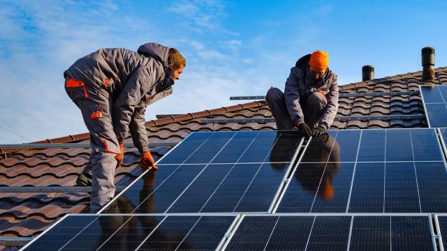 Telhados solares chegam a 2 milhões de residências; SP e RS lideram ranking